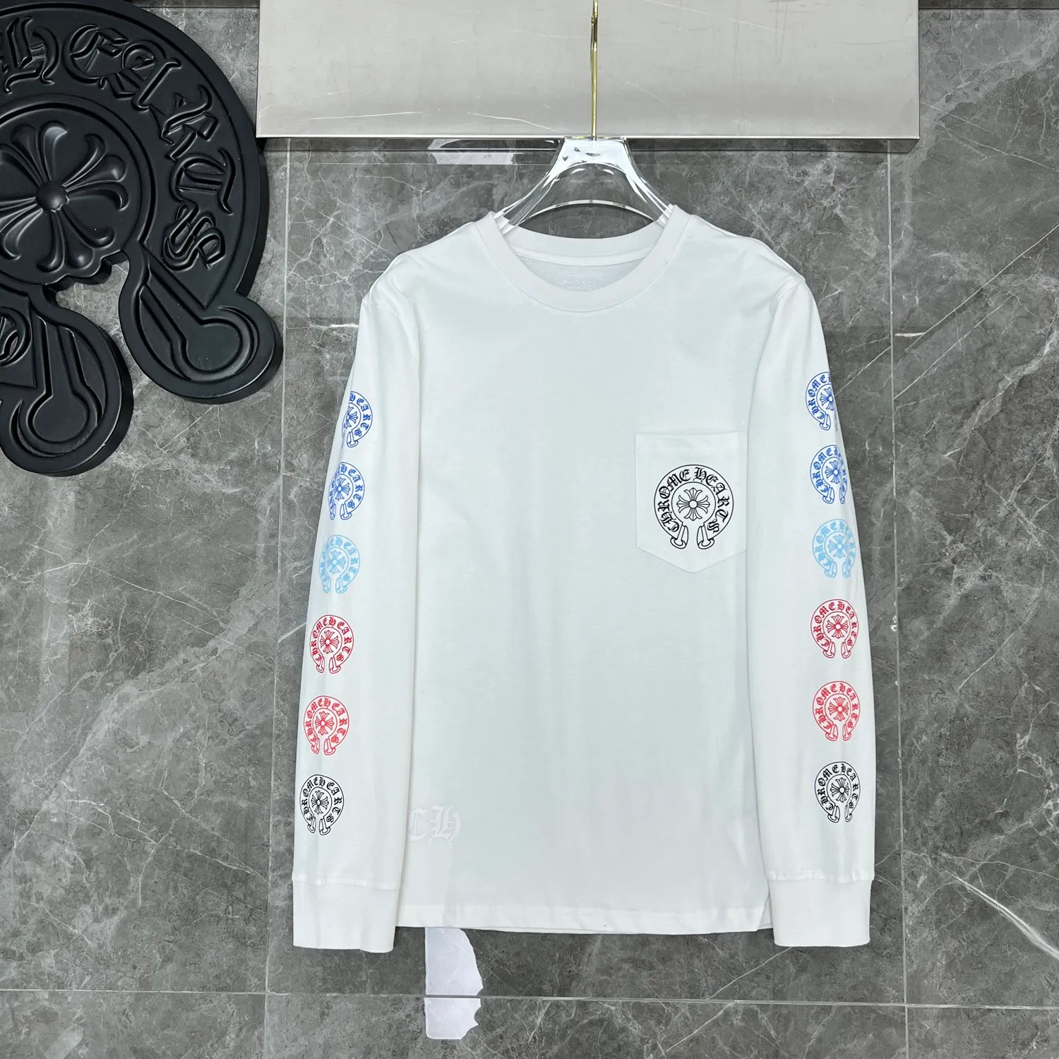 P160 Chrome Hearts 🍁Long T series🍁 Same series at the counter Chrome color spine gradient small horseshoe length T Imported environmentally friendly glue printing and dyeing Specially customized original 1:1 high gram weight comfortable fabric Recommended color: white black Size: S, M, L, XL